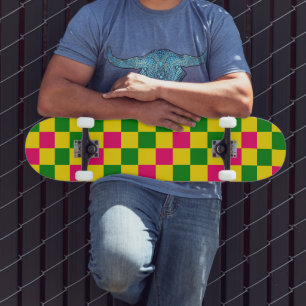 Skate Padrão de Design Xadrez Rosa Amarelo Verde