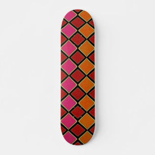 Skate Padrão de Diamante Harlequim Vibrante em Vermelho,