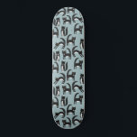 Skate Padrão de Diversão de Gato de Tuxedo Preto e Branc<br><div class="desc">Um padrão fofo de gatos-quitão preto e branco,  em um fundo azul para amantes de animais e animais de estimação em todos os lugares.</div>
