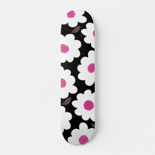 Skate Padrão de Flor Retroativo em Branco em Preto
