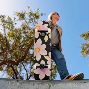 Skate Padrão de Flor Rosa e Preto
