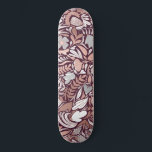 Skate Padrão de Ilustração Floral da Borgonha Dourada Ro<br><div class="desc">Este padrão elegante e moderno é perfeito para a na moda e a mulher de moda. Apresenta uma folha de ouro rosa, branca, cinza e flores vermelhas, impressas em falso, e um padrão de ilustração de folha. É um design chic, bonito, único e luxo. ideal para a senhora sofisticada e...</div>
