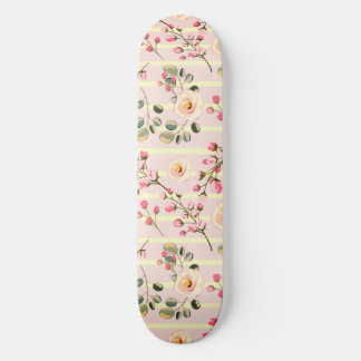 Skate Padrão de Listras Florais Rosa Suave