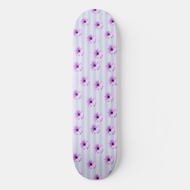 Skate padrão de margarida listrada de azul e roxo (Frente)