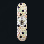 Skate Padrão de Rainha de Abelhas Abstrato Hexágono de H<br><div class="desc">Uma abelha rainha única e padrão de abstrato hexágono para as garotas. Seja a abelha rainha do internato com um estilo único.</div>