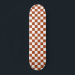 Skate Padrão de Verificação Branco Castanho<br><div class="desc">Design de Padrão de Quadrados Geométricos Checkered Check Castanho e Branco</div>