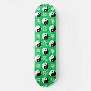 Skate Padrão de Yinyang Chinês de Fundo Verde