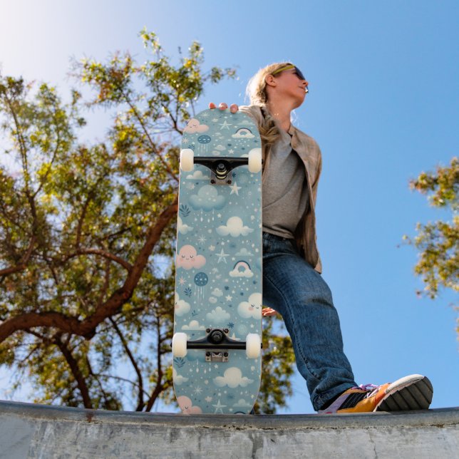 Skate Padrão do Céu Whimsical com Nuvens, Estrelas - Azu (Ao ar livre 1)