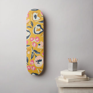 Skate Padrão Floral Ousado Desenhado à Mão para Jardim d