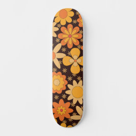 Skate Padrão floral retrô groovy amarelo e laranja