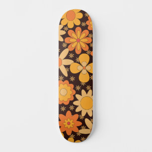 Skate Padrão floral retrô groovy amarelo e laranja