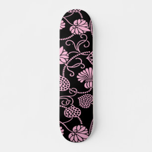 Skate Padrão Floral Retroativo Rosa em Preto