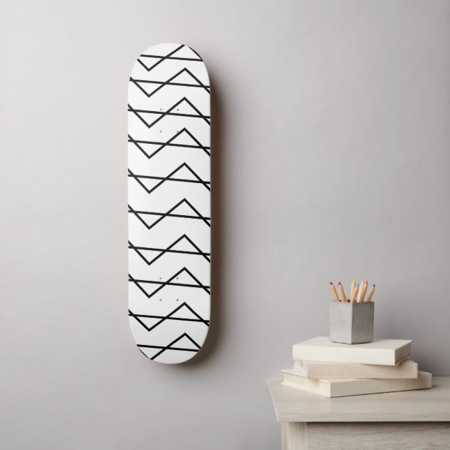 Skate Padrão Geométrico de Listra Chevron Preto e Branco (Arte de parede)