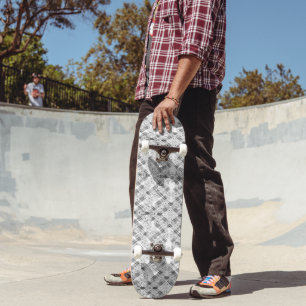 Skate Padrão Geométrico Floral Preto e Branco Moderno