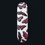 Skate Padrões de Aquarela Girly Preta<br><div class="desc">Esta design de arte e moderna mostra borboletas ilustradas desenhadas à mão pretas cheias de pintura de cor rosa-d-água de morango pintada à mão sobre um simples fundo branco. É bonito, bonito, artístico, feminino e original. Estilize com esta design pintada à mão e desenhada à mão feita pela artista de...</div>
