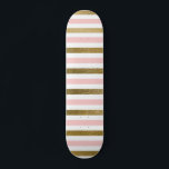 Skate Padrões de folha de cor-de-rosa, branca e dourada<br><div class="desc">Rosa Dourado - Padrões Leve,  Cor-de-rosa-pincelado,  Branco e Dourado riscado para um presente giro e feminino moderno.</div>