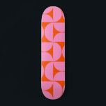 Skate Padrões Modernos De meio século Rosa E Laranja<br><div class="desc">Padrão Moderno do Meio século Retroativo - Formas Geométricas do Abstrato - Padrão Bonito e Minimalista em rosa e laranja.</div>
