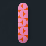 Skate Padrões Modernos De meio século Rosa E Laranja<br><div class="desc">Padrão Moderno do Meio século Retroativo - Formas Geométricas do Abstrato - Padrão Bonito e Minimalista em rosa e laranja.</div>