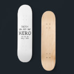 Skate Pai que você seja nosso Herói Tipografia Dia do Pa<br><div class="desc">Pai simples você é o meu skate de fotos de Dia do Pai Preto e Branco. O texto está em fontes desenhadas à mão. Você pode mudar o pai para pai, papai, Papá, Papanicolau... e adicionar seus nomes. Um presente fofo e um bom guardião para o Dia do Pai para...</div>