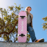 Skate Painéis Personalizados de Verificação Rosa<br><div class="desc">Um design de tabuleiro cor-de-rosa de tendência que pode ser personalizado com um nome ou iniciais.</div>