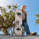 Skate Palmas Pretas de Tonalidade Branca, Rosa-Terrestre<br><div class="desc">Padrão de Arte de Folha de Palma Tropical</div>