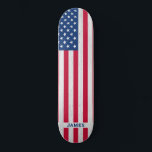 Skate Patriótico Red White Blue EUA Bandeira Americana<br><div class="desc">Mostre seu orgulho americano ou dê um presente especial com este skate USA American Flag em uma moderna estrela azul branca vermelha e listre design em madeira de cinza. Este design de skate dos estados unidos da bandeira américa com estrelas e listras em branco e azul vermelho é perfeito para...</div>