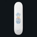 Skate Personalizado de abacaxi de praia solar tropical<br><div class="desc">Uma praia do pôr do sol e a forma do abacaxi da cena do horizonte mostrando um oceano calmo. DICA - Emparelhe isto com itens que combinam como a garrafa, e pode arrefecer nesta coleção. Adicione seu nome ou nome de convidado clicando no botão "Personalizar". Você também pode mudar a...</div>