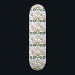 Skate Placa de bordo floral Retro Groovy 60s 70s<br><div class="desc">Levando-o de volta para a velha escola com este design de skate floral inspirado no retrô.</div>
