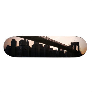 Skate Ponte de Brooklyn e skyline de Manhattan, NYC