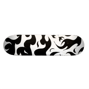 skate preto e branco do design do fogo