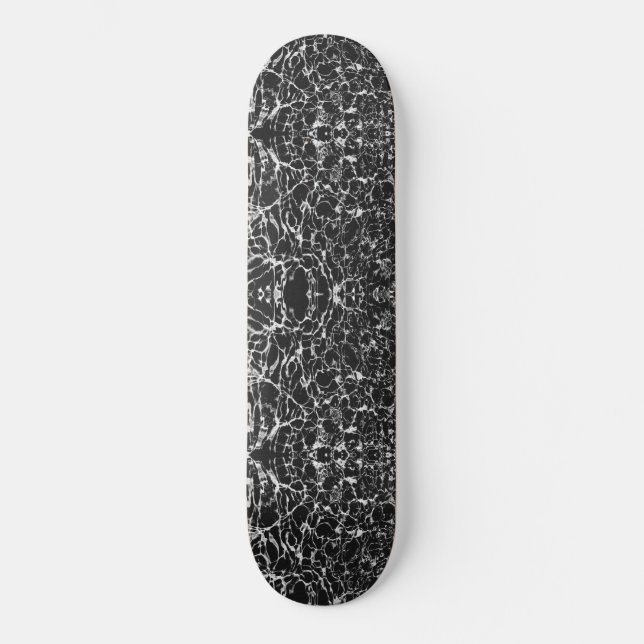 SKATE PRETO E BRANCO ONDULADO (Frente)