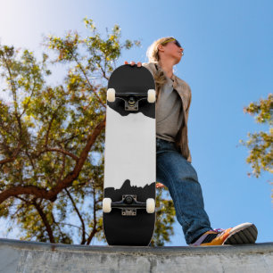 Skate Preto Ousado com Branco Clássico Único e Elegante
