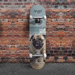 Skate Pug Feliz na Praia personalizável<br><div class="desc">pintura aquarela de um cachorro feliz curtindo a praia</div>