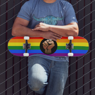 Skate Punho erguido da bandeira das pessoas queer do Sli