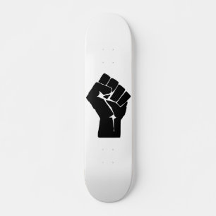 Skate Punho Negro Erguido - Protesto de Resistência