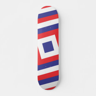 Skate Quadro branco vermelho e quadrado azul