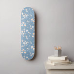 Skate Retro Groovy Daisy Pattern Dusty Blue Floral 70s<br><div class="desc">Este skate legal com um padrão de margarida azul empoeirado daria um presente maravilhoso para alguém,  que ama todas as coisas retrô!</div>