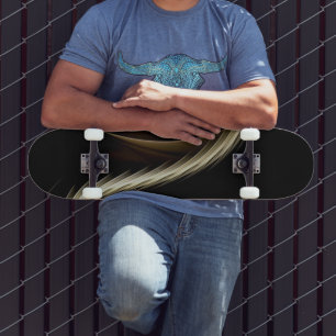Skate Riscar Dourado Através do Preto