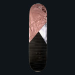 Skate Rosa Chic Dourado Geométrico<br><div class="desc">Esse moderno, chic e elegante falso ouro rosa impresso, listras pretas de satílites e a geometria triangular do mármore preto e branco é perfeito para o indivíduo contemporâneo e moderno. ***NOTA DE DESIGN IMPORTANTE: Para qualquer solicitação de design personalizada, como solicitações de correspondência de produtos, alterações de cor, mudanças de...</div>