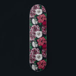 Skate Rosas vermelhos, brancos e bicolores com folhas ve<br><div class="desc">Vários rosas desenhados à mão,  padrão de vetor sem costura</div>