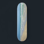 Skate Sandpiper de Seashore Personalizado de Foto em Pra<br><div class="desc">Esta bela prancheta fotográfica ao largo apresenta uma linda onda azul verde rolando para a praia. O bonito azul claro do céu ensolarado e do oceano junto com a areia clara da praia faz o fundo perfeito para o skate de verão.</div>