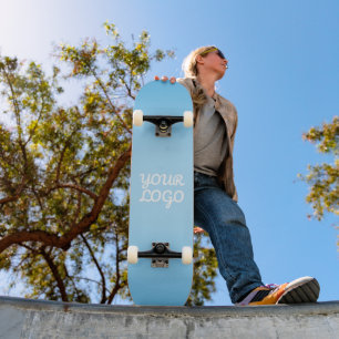 Skate Seu Logotipo & Moderno Ombre Simples   Azul Claro