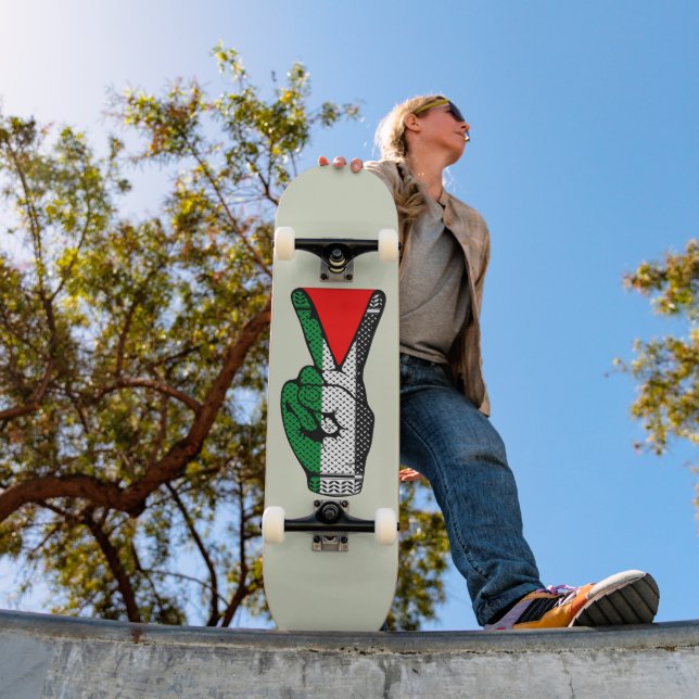 Skate Símbolo do Triângulo Vermelho da Resistência com S (Ao ar livre 1)