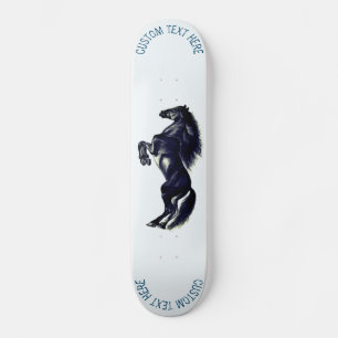 Skate Tabuleiro de Cavalo Selvagem em Direita com Texto