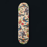 Skate Tabuleiro de Tatuagem Retroativa<br><div class="desc">Mão tirada da velha tatuagem de marinheiro,  este skate tem uma vibração retrô com um fundo de gradação desvanecido para um olhar antiquado.  Inclui andorinhas,  águias,  crânio,  dados,  chamas,  âncora,  corações e estrelas.  Ilustração desenhada à mão de McBooboo</div>