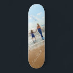 Skate Tabuleiro de Texto Fotográfico Personalizado com a<br><div class="desc">Foto e texto personalizados - Design único - Família personalizada/amigos ou presente pessoal - Adicione seu texto e foto - Redimensionar e mover elementos com a ferramenta de personalização!</div>