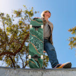 Skate Tabuleiro Gemstone Gemstone, Marble Glitter Verde<br><div class="desc">Marble Emerald Sparkle Personalizado Emerald, Glitter Geode Verde Dourado - Aniversário ou Oferta de Casamento - Ou Adicione Seu Nome - Texto - Torne Seu Presente Especial - Redimensionar e mover ou remover e adicionar texto / elementos com ferramenta de personalização. Design por MIGNED. Por favor, veja meus outros projetos/designs...</div>