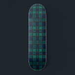 Skate Tartan Clan Black Watch Xadrez Blue Green Check<br><div class="desc">O toureiro preto do Clan Black Watch tartan verde azul-preto no skate. Faz um presente de excelente ou apenas se trata. Combine com sua roupa favorita ou nova. Você pode ter todos olhando com inveja. DICA: Combine esta toalha de mão com nossa bolsa de tote correspondente, tapete de ioga ou...</div>