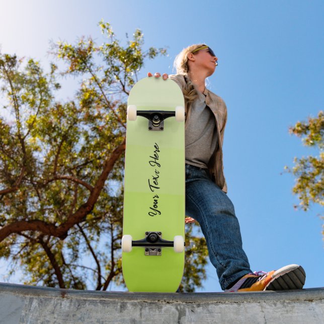 Skate Texto Personalizado Verde Design Contemporâneo (Ao ar livre 1)