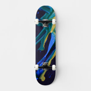 Skate Tinta azul, verde e amarela no preto 1